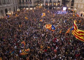 Catalanes celebran la declaración de independencia