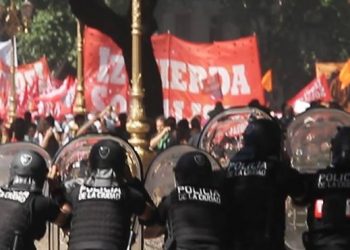 Izquierda Socialista enfrenta la represión de Macri