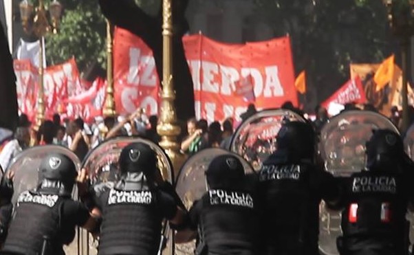 Izquierda Socialista enfrenta la represión de Macri