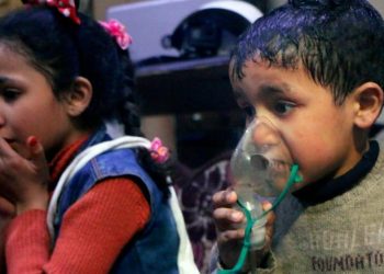 Niños sirios reciben tratamiento ante los antaques quiímicos en Duma