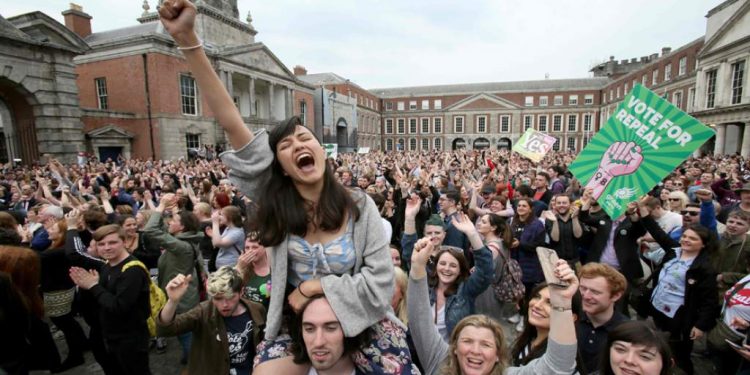 En Dublin festejos por el Plebiscito