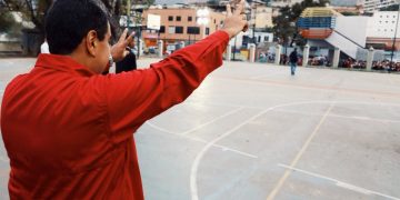 Maduro no saluda a nadie