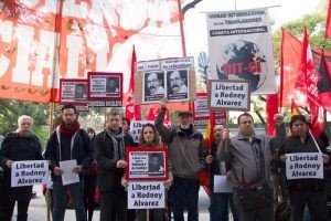 Concentración en la embajada de Venezuela por libertad de Rodney Alvarez