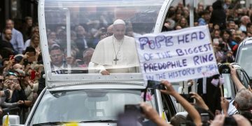 Criticas al papa en su visita a Irlanda