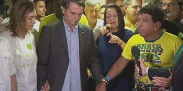 Bolsonaro rezando luego de la elección