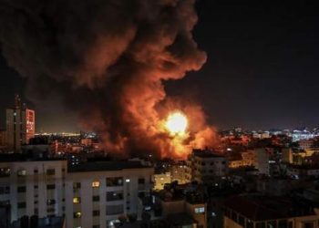Impacto de un proyectil israelí sobre Gaza