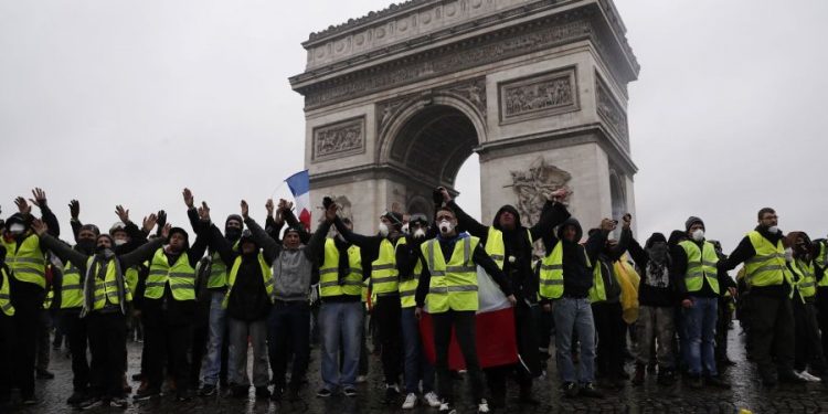 CHALECOSAMARILLOSCAMPOSELISEOS