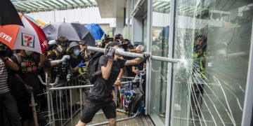 e1b8c0fdd7914fe785711e375573b303 18