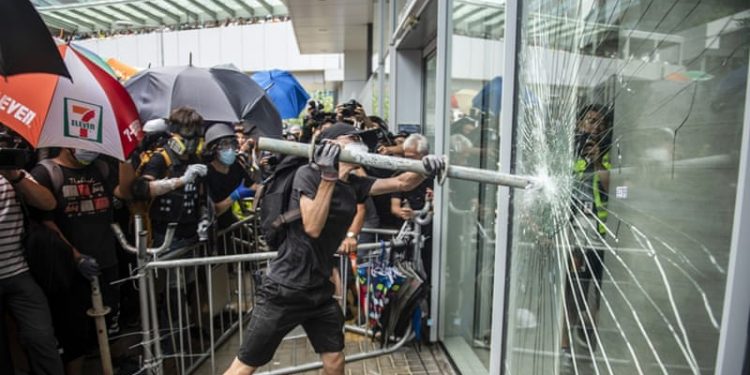 e1b8c0fdd7914fe785711e375573b303 18