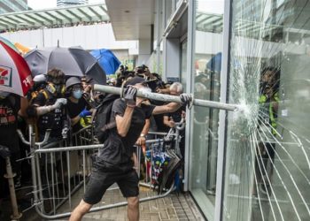 e1b8c0fdd7914fe785711e375573b303 18