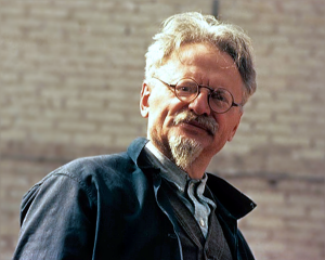 600px-Trotsky-Leon-1940-300x240