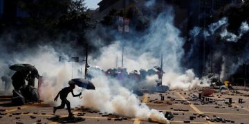 un-policia-muerto-en-iran-durante-protestas-contra-subida-de-gasolina