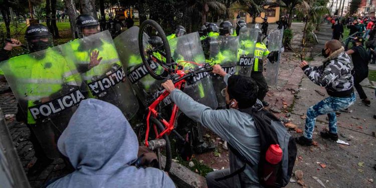 bogota-disturbios-enfrentamientos-protesta-contra-violencia-policial-1599718546598