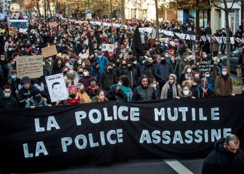 55005021637-FF-MANIFESTACIONES-LEY-SEGURIDAD-GLOBAL-FRANCIA-CHRISTOPHE-PETIT-TESSON-EFE-20201128-scaled