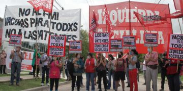 Argentina: Acto del Frente de Izquierda frente al laboratorio que produce las vacunas contra el covid19