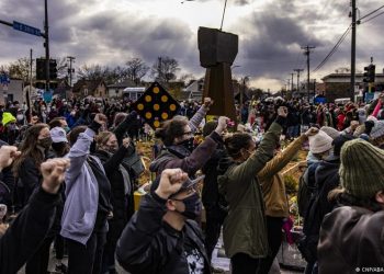 EE.UU: Condenado el policía racista que asesinó a George Floyd