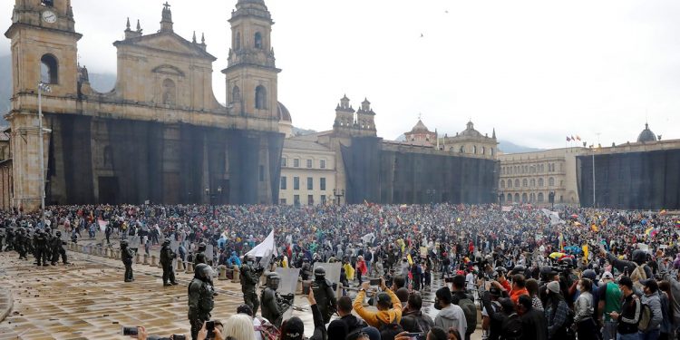 Colombia: el paro nacional y la poderosa movilización popular logró un primer gran triunfo