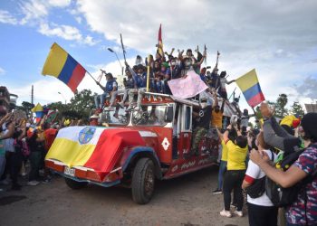 Colombia: Suspender y desautorizar cualquier inicio de diálogo con el gobierno