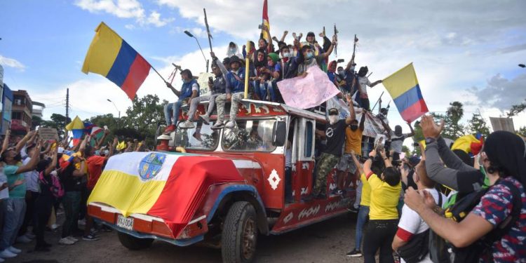 Colombia: Suspender y desautorizar cualquier inicio de diálogo con el gobierno