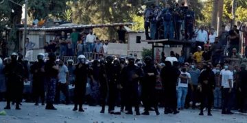 Altos cargos del Gobierno palestino llaman a la calma antes del cuarto día de protestas contra Abbas