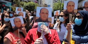 Cisjordania: huelga general por asesinato de opositor a la Autoridad Palestina