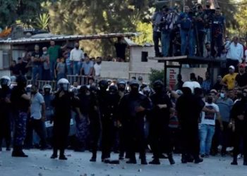 Altos cargos del Gobierno palestino llaman a la calma antes del cuarto día de protestas contra Abbas