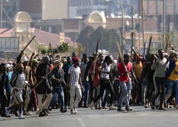 Pobreza genera estallido social en Sudáfrica