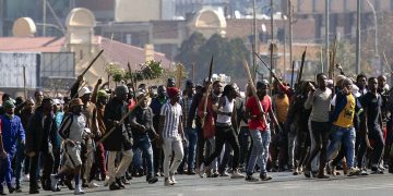 Pobreza genera estallido social en Sudáfrica