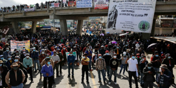 Guatemala: masivas protestas exigen la renuncia del presidente