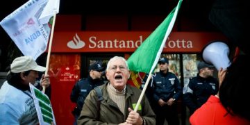Portugal: Campaña contra los despidos de trabajadores del banco Santander Totta