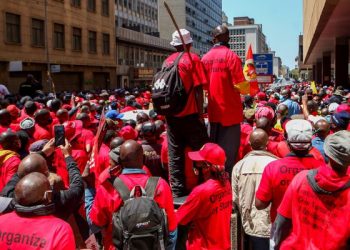 (vídeo) Sudáfrica: Estalla huelga de trabajadores metalúrgicos