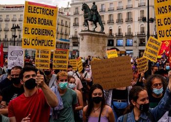 Estado español: Masivas marchas en Barcelona contra aumento de tarifas eléctricas