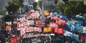 (vídeo) Argentina: Multitudinaria movilización contra el FMI