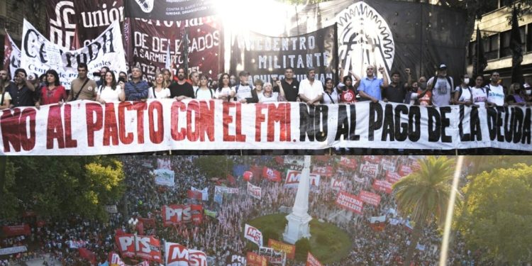 (vídeo) Argentina: Gran marcha contra el pacto con el FMI y por el no pago