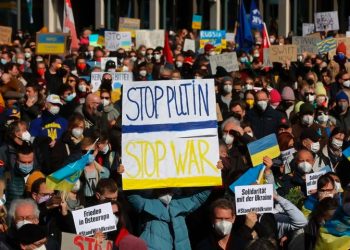 Por un Movimiento unitario mundial por: Fuera las tropas de Putin de Ucrania. En apoyo a la resistencia del pueblo ucraniano. No a la OTAN