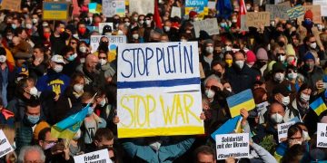 Por un Movimiento unitario mundial por: Fuera las tropas de Putin de Ucrania. En apoyo a la resistencia del pueblo ucraniano. No a la OTAN