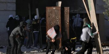 PALESTINE: ISRAELI ARMY STORMS AL-AQSA MOSQUE