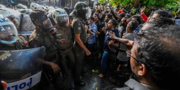 SRI LANKA: MOBILISATION AND GENERAL STRIKE AGAINST ADJUSTMENT CONTINUES