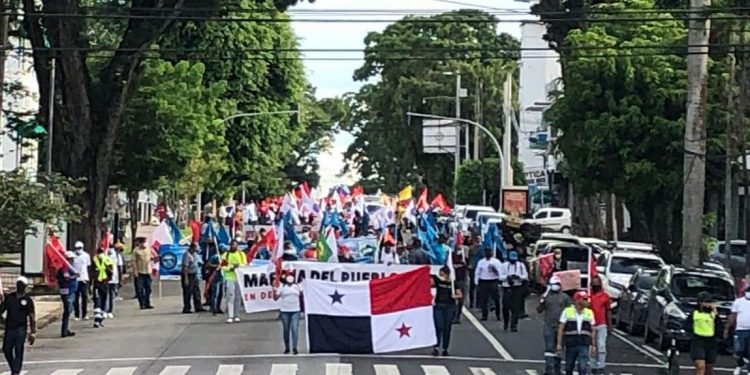 Panamá: Miles marchan contra el ajuste del gobierno del PRD torrijista