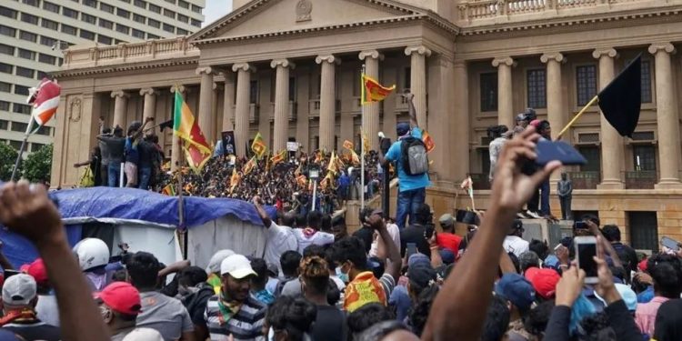 POPULAR UPRISING DRIVES OUT THE GOVERNMENT IN SRI LANKA