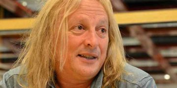 (vídeo) Solidaridad internacional: El «Pollo» Sobrero saluda a ferroviarios en lucha en Gran Bretaña