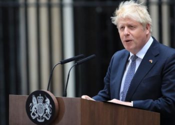Reino Unido: Renuncia Boris Johnson cruzado por escándalos y huelgas obreras