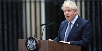 Reino Unido: Renuncia Boris Johnson cruzado por escándalos y huelgas obreras