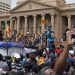 Insurrección Popular expulsa al gobierno en Sri Lanka
