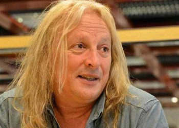 (vídeo) Solidaridad internacional: El «Pollo» Sobrero saluda a ferroviarios en lucha en Gran Bretaña