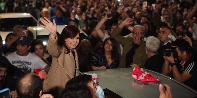 Argentina: Izquierda Socialista repudia el atentado a Cristina Kirchner y no va a las marchas en apoyo al gobierno