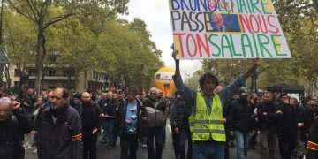 FRANCE: STRIKES FOR WAGES AND IN SUPPORT OF THE OIL WORKERS ARE GROWING
