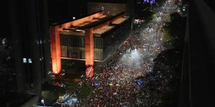 LULA NARROWLY WON, AND ON THE STREETS PEOPLE CELEBRATED “OUT BOLSONARO”