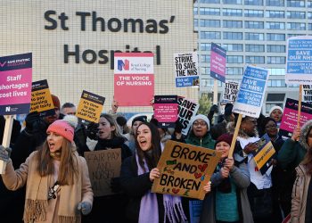 Histórico paro de enfermeras y enfermeros en Gran Bretaña