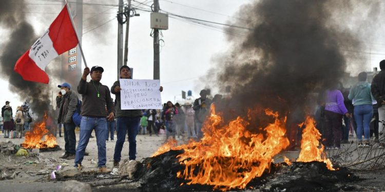 Pérou : Tout le soutien et la solidarité aux mobilisations des travailleurs et des paysans !